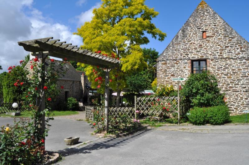 L'Auberge De La Porte Saint-Jouan-des-Guérets المظهر الخارجي الصورة